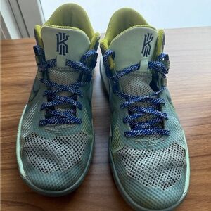 Big Kids Nike Kyrie Flytrap 5 Ocean Cube Basketball Mid Sneakers Shoes Size‎ 5.5